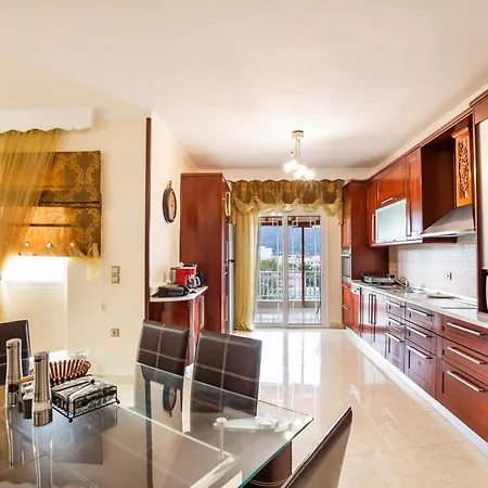 Capital Sea View House * Карпатос