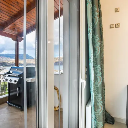 Capital Sea View House *