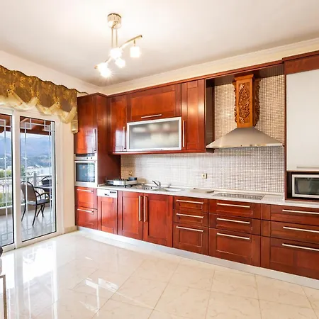 Capital Sea View House *