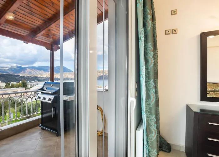 Capital Sea View House *