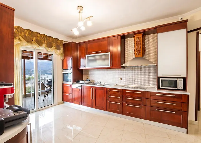 Capital Sea View House *