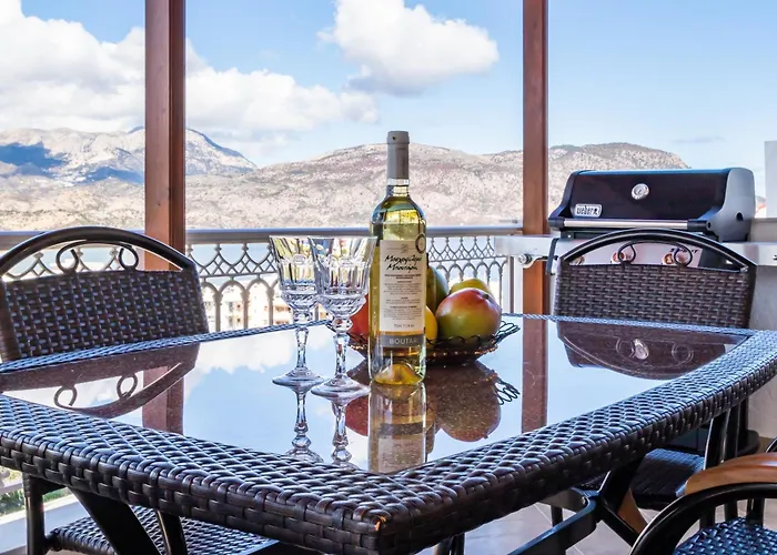 Capital Sea View House *